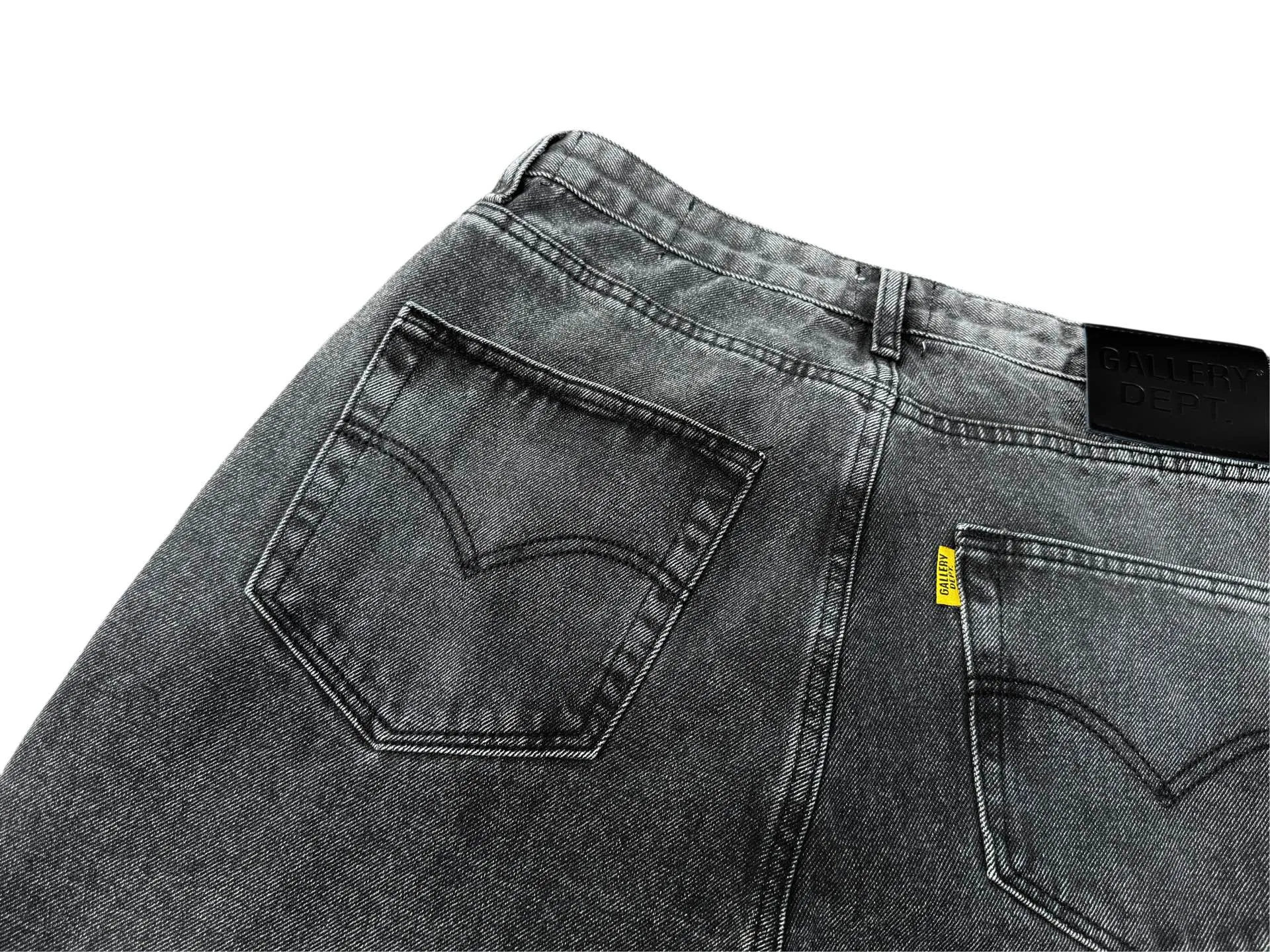 P246💰G990 GALLERY DEPT Denim Flared Jeans Washed and Distressed Spliced ​​Jeans Denim Washing Factory. During this process, the owner of the washing factory helped introduce a boss who once worked for Levi OEM and started his own business. This also paved the way for the following styles. Therefore, Levi's remodeled single product for the base plate is really familiar. Whether it is the fabrics supplied or the lathes used in production, there is nothing to choose from. -Color: Black -Size: S-XXL (corresponding to 28-36)
